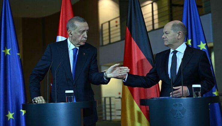 Sorunu Fahrettin Altun çözdü! Erdoğan’ın Olaf Scholz’la yaptığı basın toplantısını Alman tarafı istememiş