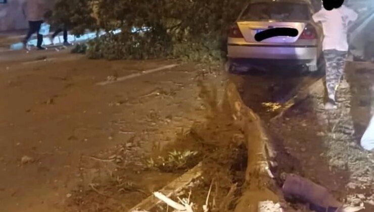 Bursa’da çok süratle giden araba refüje çarptı, 2 kişi yaralandı