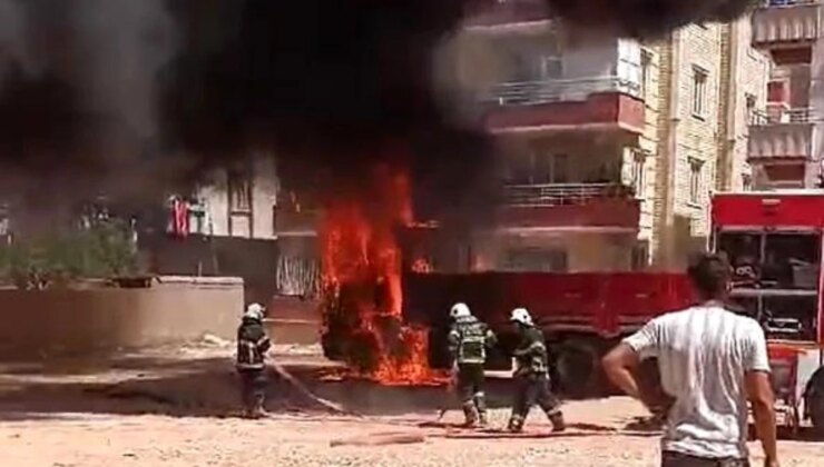 Gaziantep’te Park Halindeki Kamyon Alev Aldı