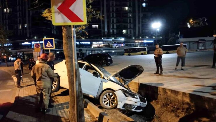 Kartal’da drift atan araba şarampole yuvarlandı