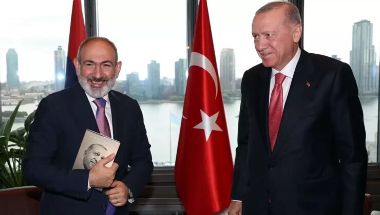 Cumhurbaşkanı Erdoğan, Paşinyan’a kendi kitabını ikram etti