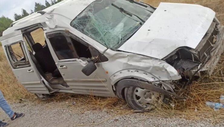Ehliyetsiz şoför görüntü çekerken kaza yaptı