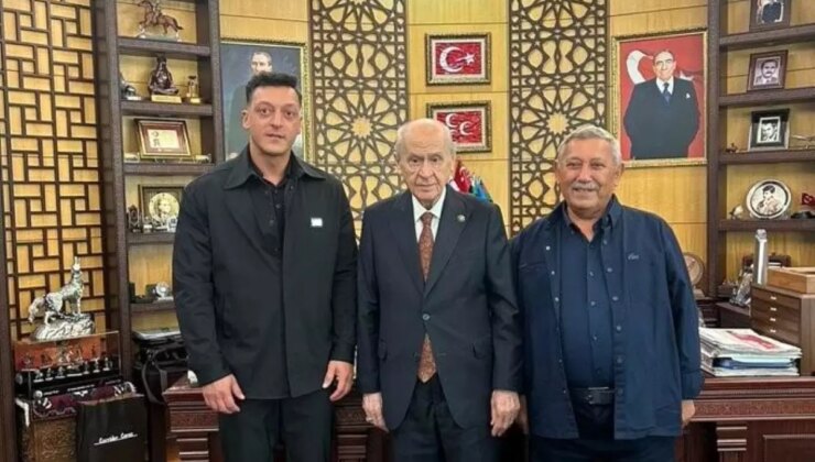 Mesut Özil, MHP Genel Başkanı Devlet Bahçeli’yi ziyaret etti