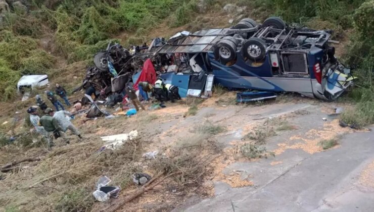 Meksika’da yolcu otobüsü, kamyonla çarpıştı: 24 meyyit, 5 yaralı