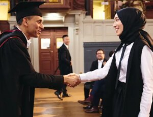 AK Partili vekil Oxford’da burslu yüksek lisans yaptı, ortalık üzücü karıştı
