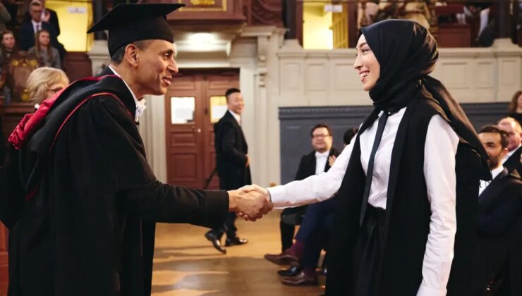 AK Partili vekil Oxford’da burslu yüksek lisans yaptı, ortalık üzücü karıştı