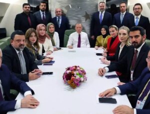 Cumhurbaşkanı Erdoğan’ın uçağında “adaylık” sorusunun yasaklandığı sav edildi