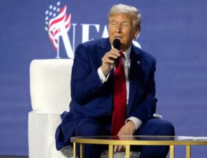 Cumhuriyetçilerin adayı Donald Trump’tan dikkat çeken görüntü: Amerika’yı yine kusursuz yapabiliriz