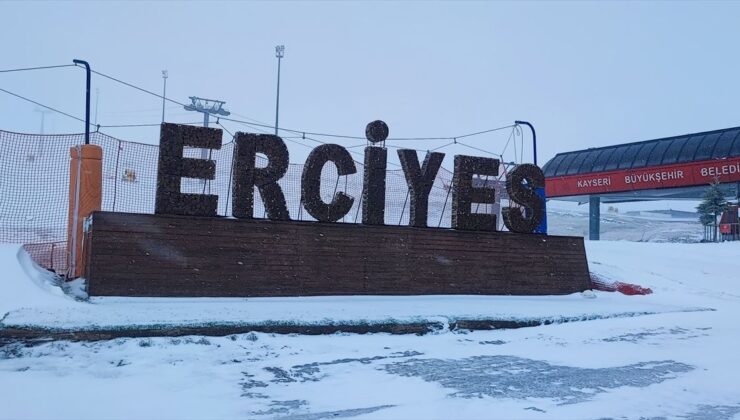 İç Anadolu’nun doruğu “Erciyes”e mayıs ayında kar yağdı